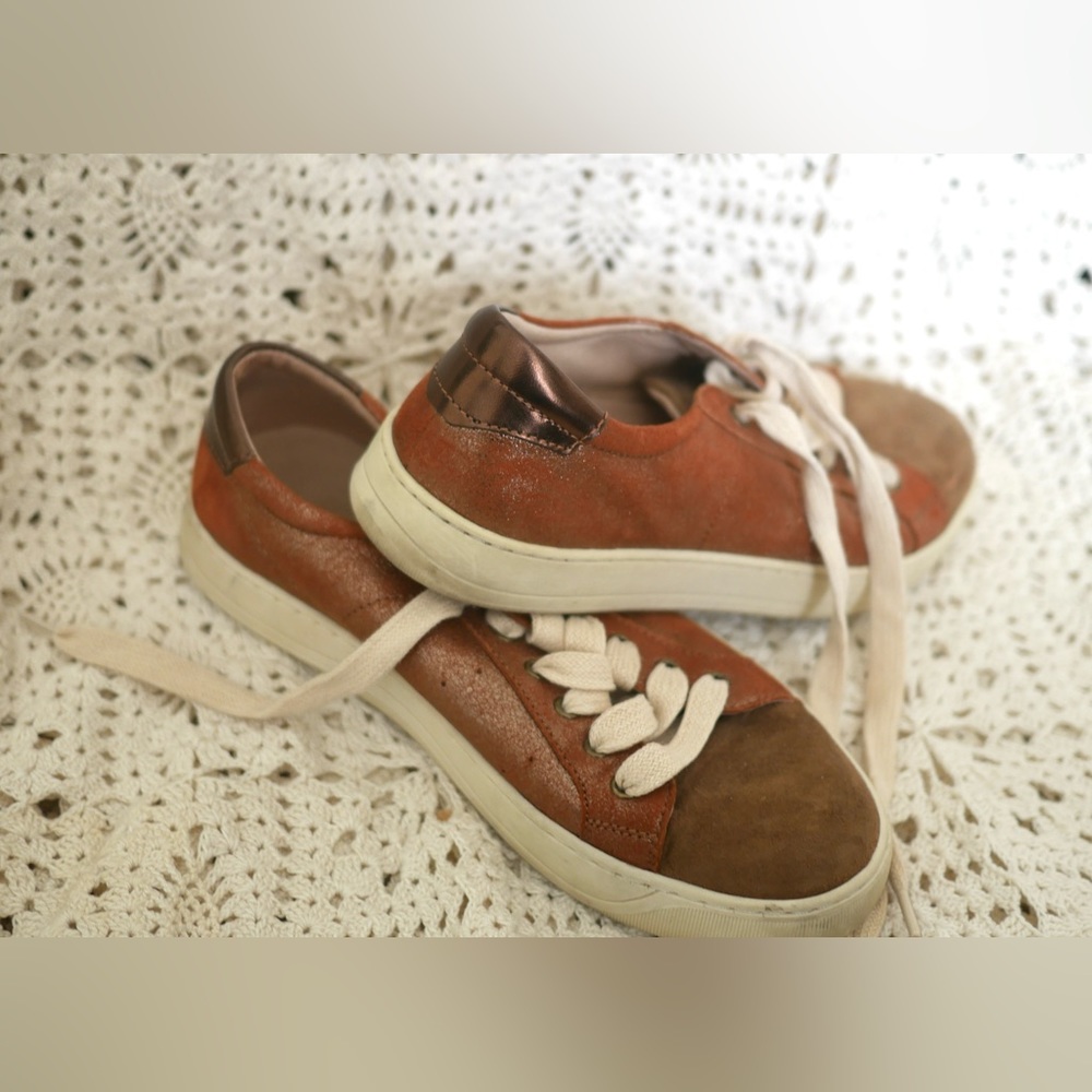 Johnston & Murphy Bronze Metallic Sneaker Size 6
